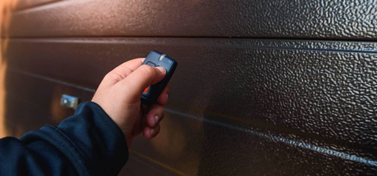 automatic door opener with remote control in Coto de Caza